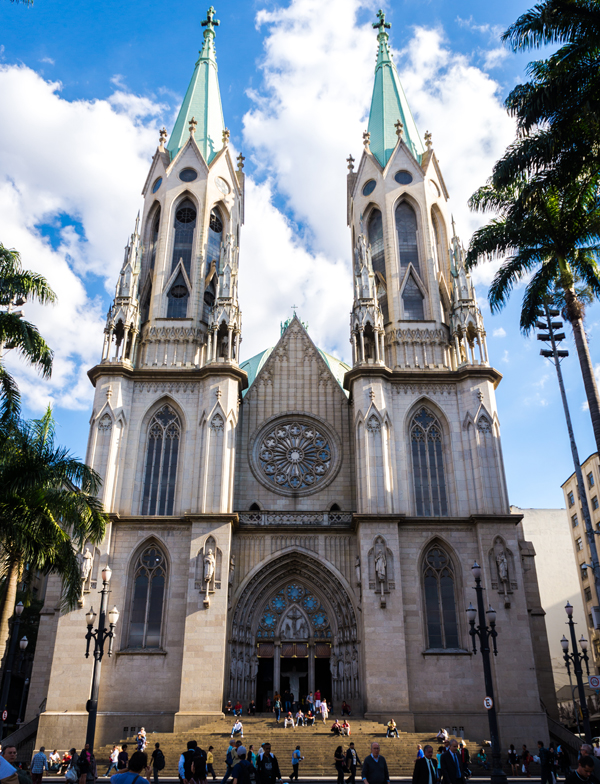 https://saopaulo.com.br/wp-content/uploads/2014/01/catedral-s%C3%A9-SP.jpg