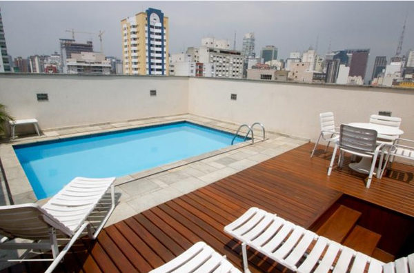 piscina no terraço do hotel augusta park suite