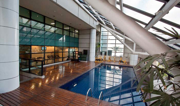 piscina coberta do hotel blue tree premium paulista