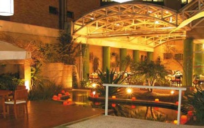 Hotel Estanplaza International, com centro de eventos integrado