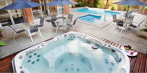 piscina e hidro spa Hotel Etoile George V Jardins 