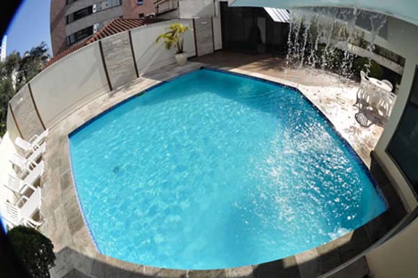 piscina do hotel fortune residence