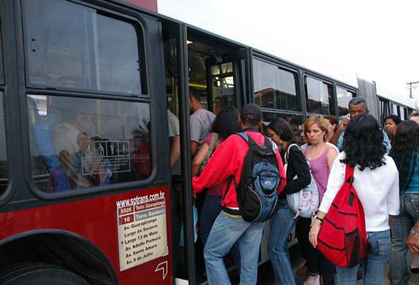 1 em cada 6 ônibus em São Paulo são lotados