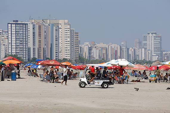 Carrinhos de golfe ajudam a polícia no litoral